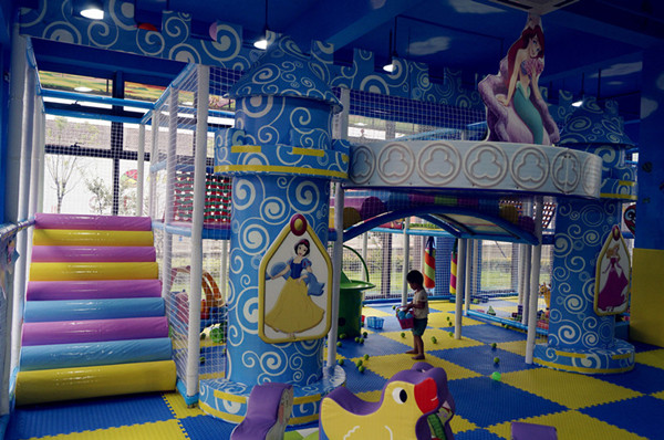 酒井法子的堕落史：14岁登台16岁火遍亚洲38岁入狱沦为风月女人(图1)